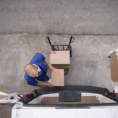 Carga de caja de vehículo de reparto